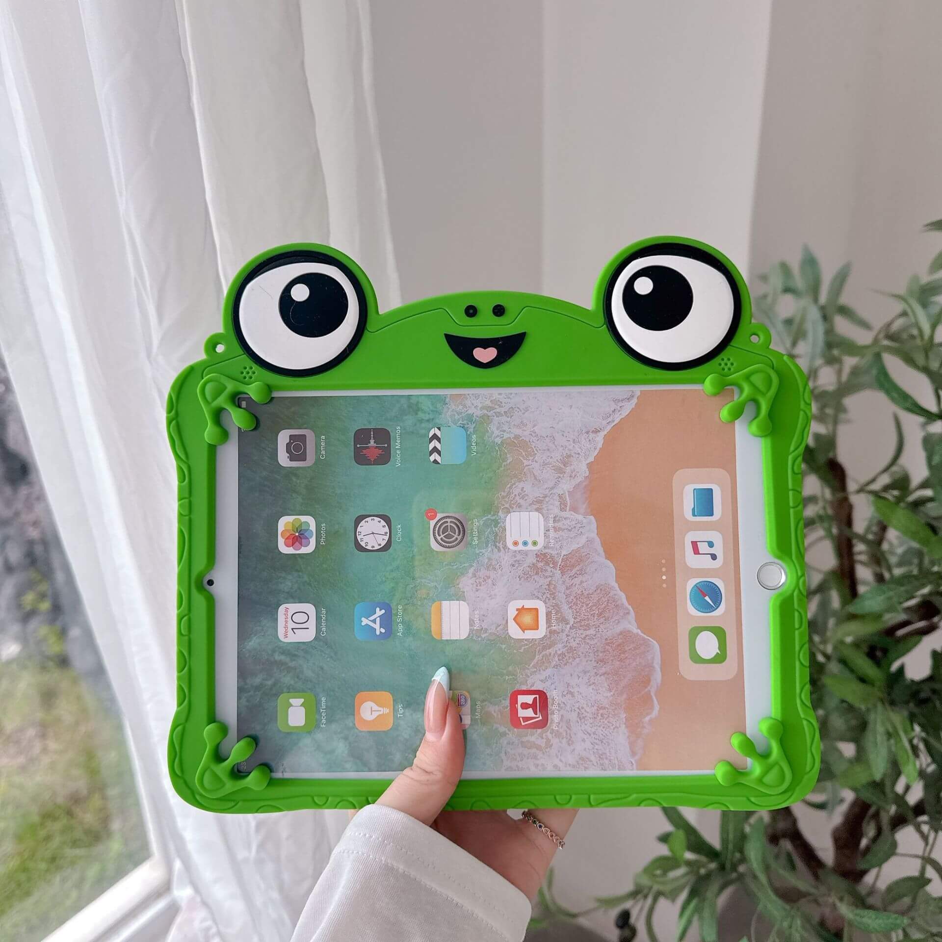 Frog Silicone Tablet Case with 360° Rotating Stand and Shoulder Strap Shockproof Protective Cover for iPad - Image 4